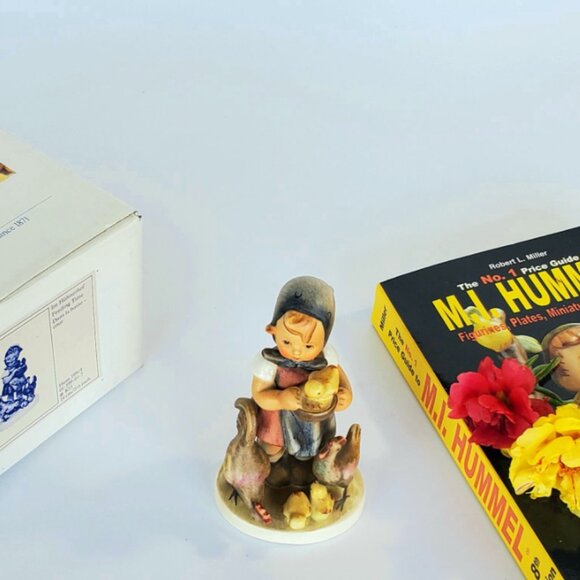 Hummel Figurine -TMK 2 - Feeding Time - No. 199/I - Picture 8 of 9